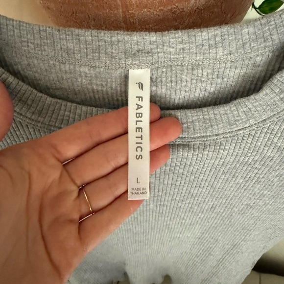 Fabletics Gray Ribbed Short Sleeve Tee - Picture 3 of 6